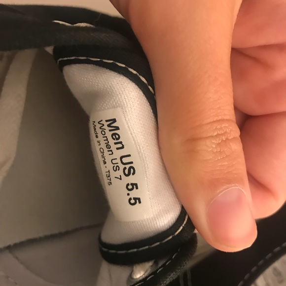 Vans - Picture 3 of 3